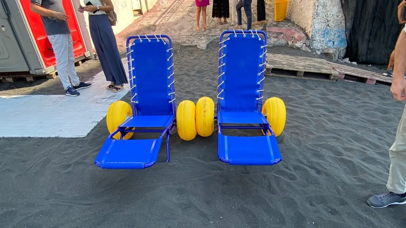 Torre del Greco, spiagge accessibili alle persone con disabilità: torna il progetto "A mare tutti"
