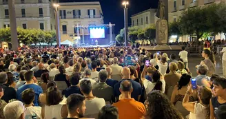 TorRidendo conquista Torre del Greco: oltre 4mila spettatori in due serate di grande comicità
