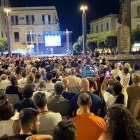 TorRidendo conquista Torre del Greco: oltre 4mila spettatori in due serate di grande comicità