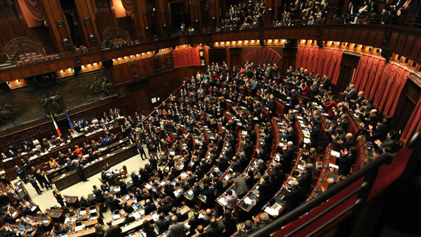 Legge elettorale, preferenze bocciate per un voto. Meloni: "Serve riflessione". L'opposizione: "Ora elezioni"