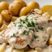 Pollo al limone cremoso con patate al rosmarino