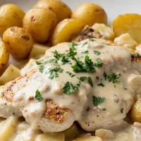 Pollo al limone cremoso con patate al rosmarino