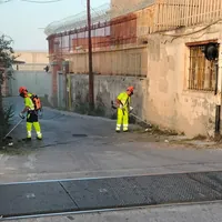 Torre Annunziata, verde pubblico: quattro operai al lavoro sul Lungomare di Oplonti