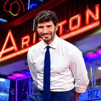 Sanremo 2027, Stefano De Martino accelera: da Emma Marrone a Tony Effe, i Big nel mirino del direttore artistico