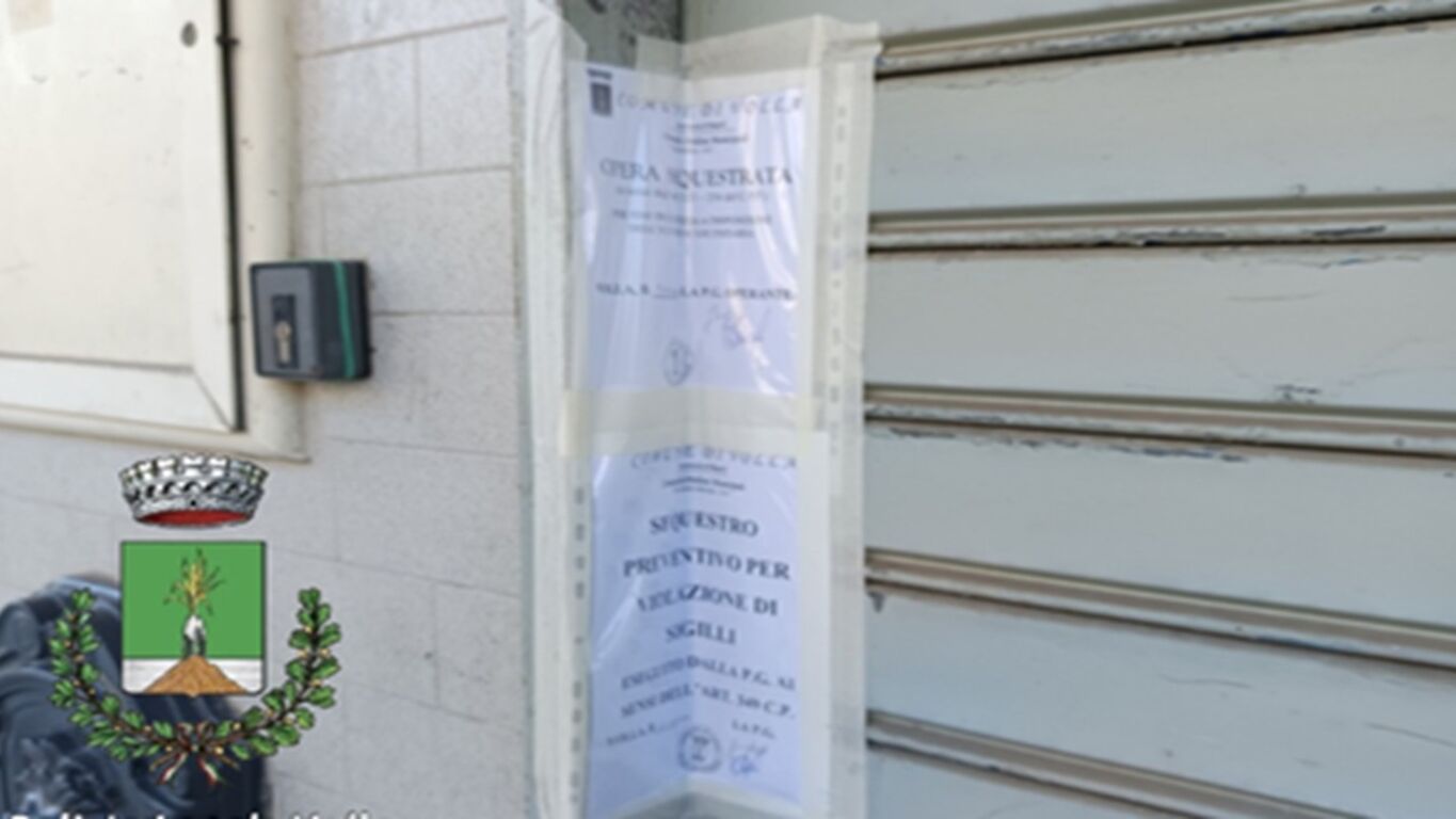 Volla, operazione della Polizia locale: violati i sigilli di un'attività già sequestrata