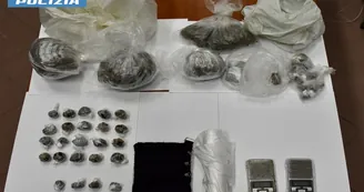 Castellammare di Stabia, fermato in bici con la droga: in casa aveva oltre un chilo di stupefacenti