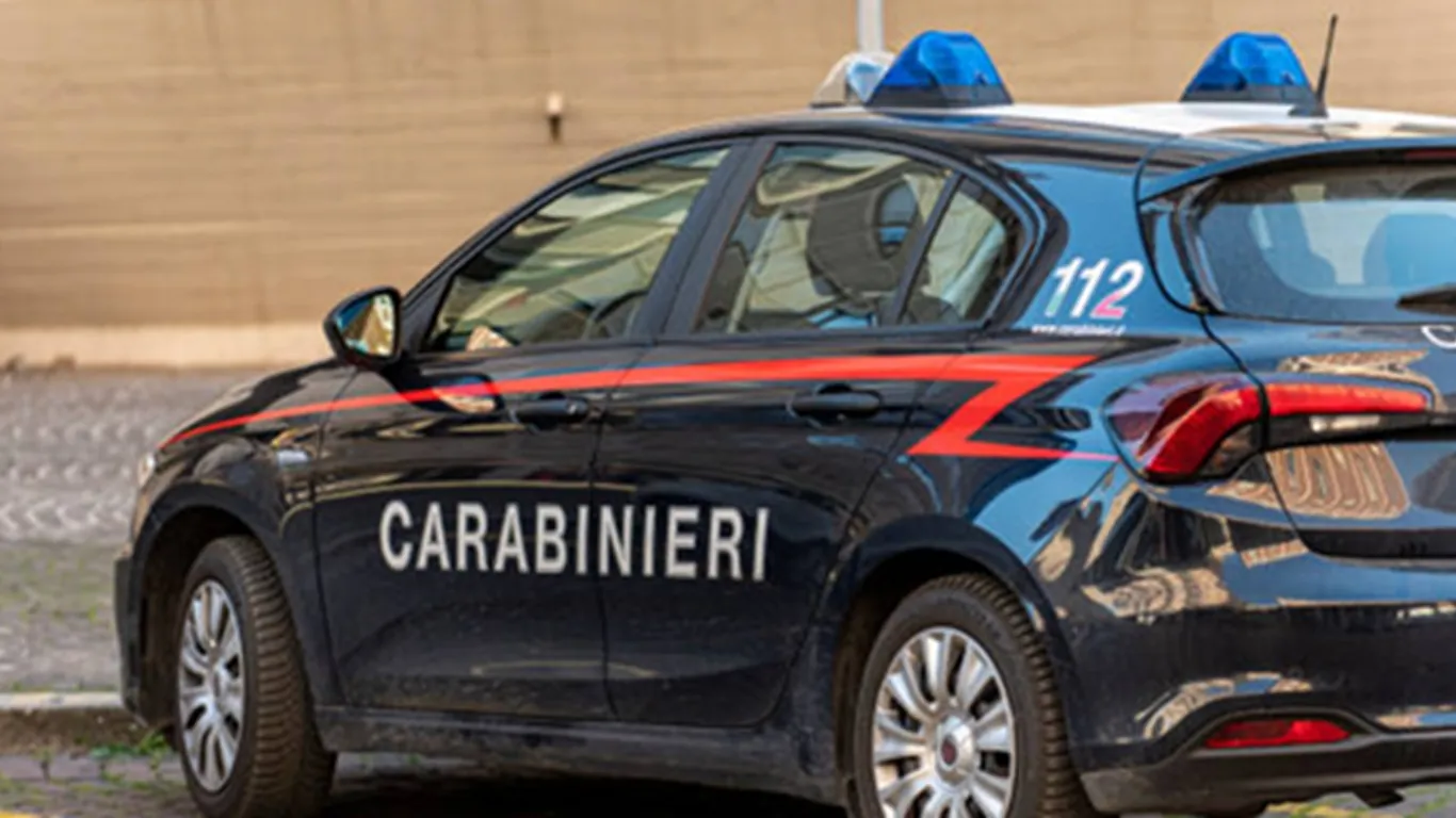 Torre del Geco, lite per gelosia: accoltella la compagna davanti alle figlie, arrestato 34enne