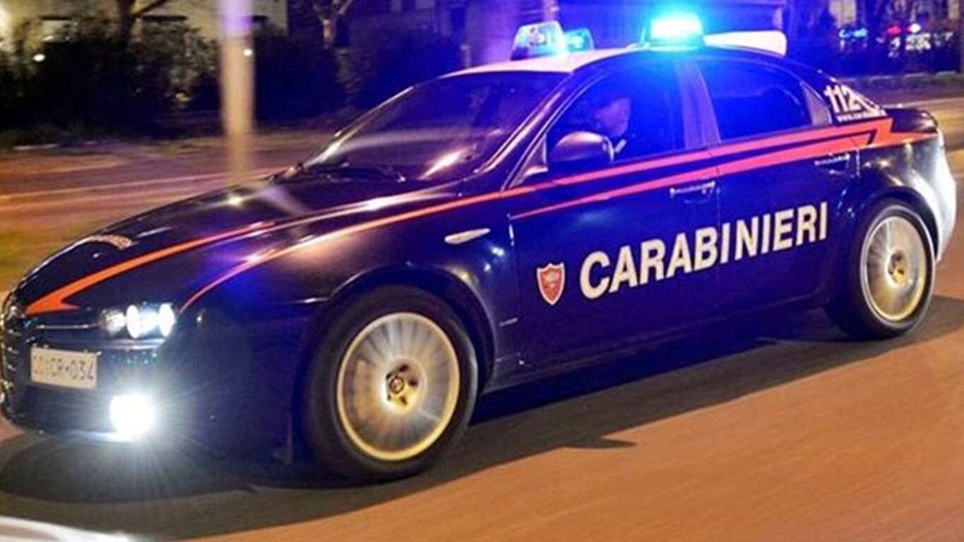 Agguato nella notte a Barra, 34enne ferito a colpi di pistola davanti casa