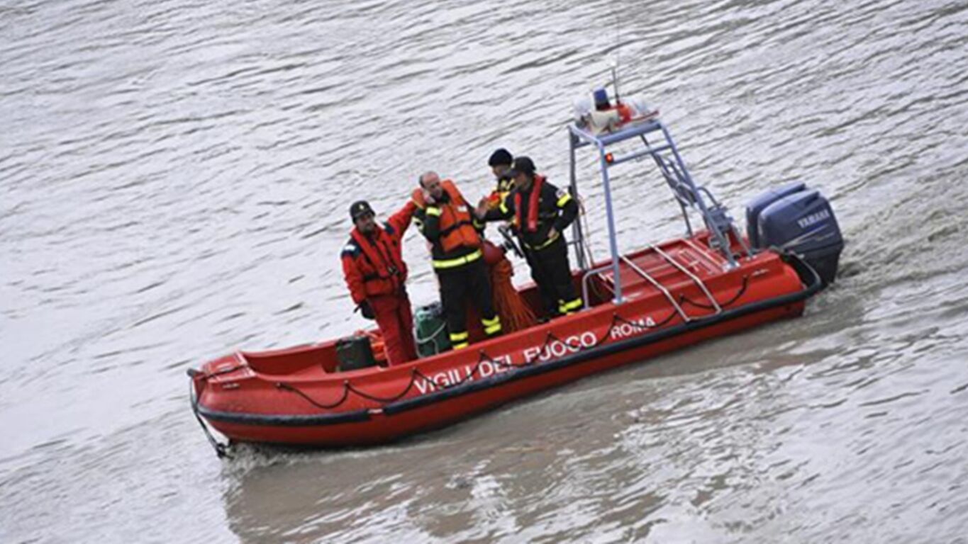 Como, si tuffa nel lago e non riemerge, dispersa bambina di 10 anni