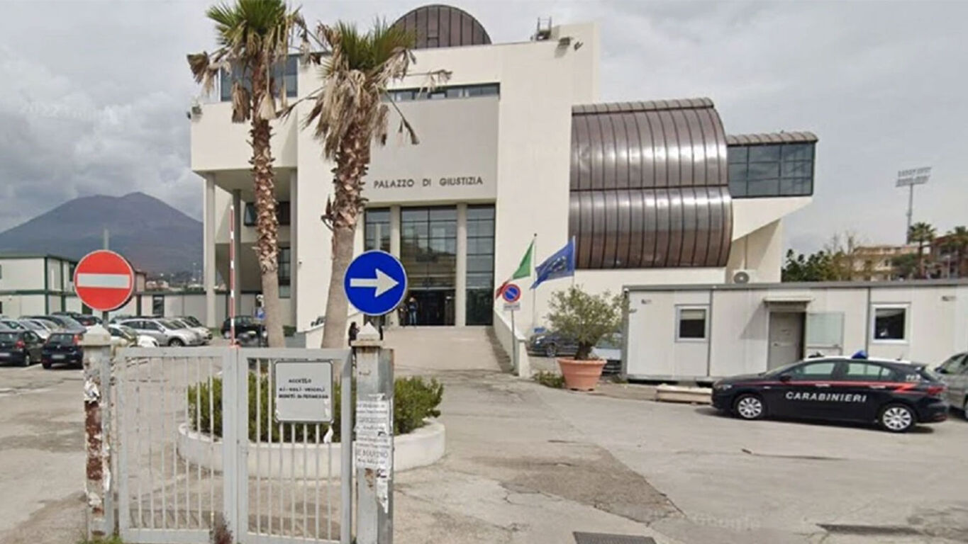 Spaccio tra Boscoreale, Pompei e Sorrento: due arresti dopo l'analisi di un cellulare sequestrato