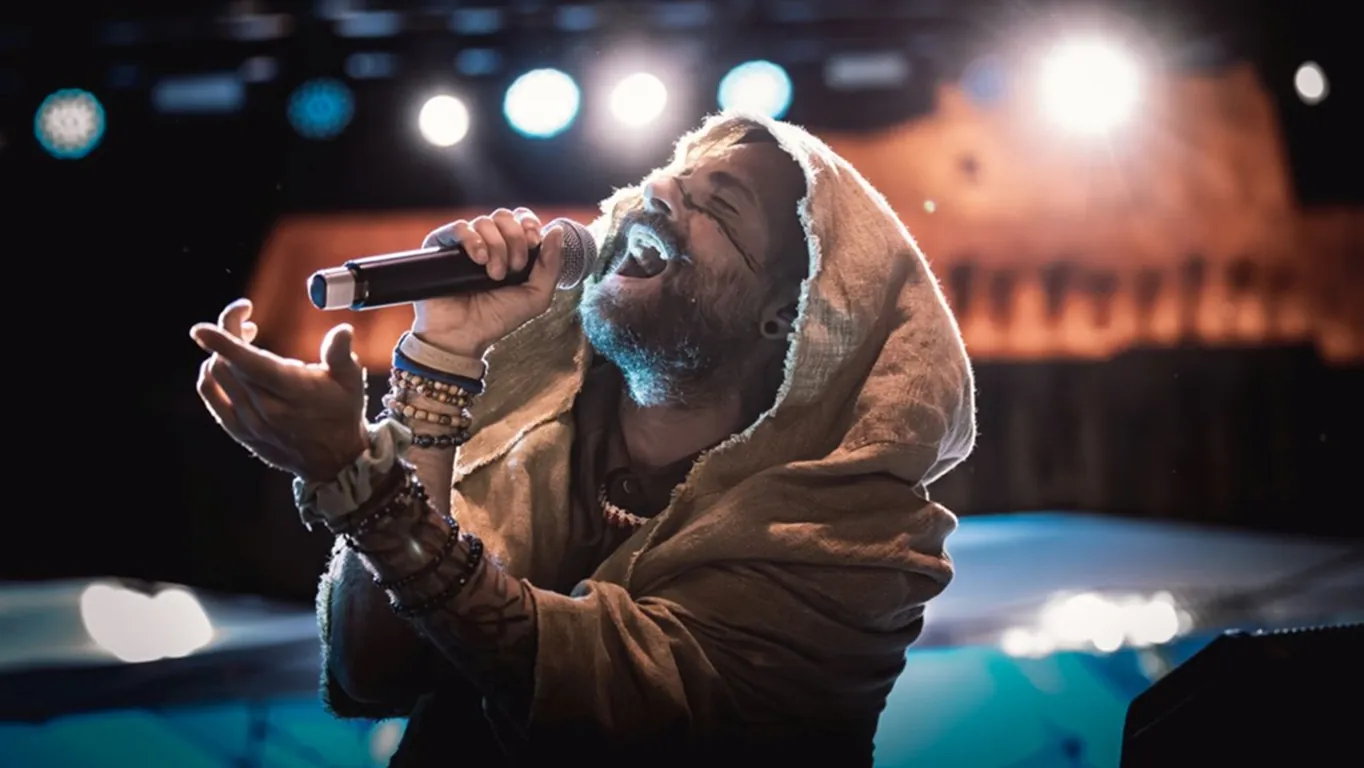 Gio Evan in “Extra Terreste” al Festival Agerola sui Sentieri degli Dei