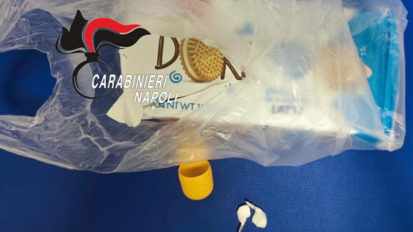 Pozzuoli, cocaina nascosta in un pacco di biscotti: denunciato un 55enne diretto in ospedale