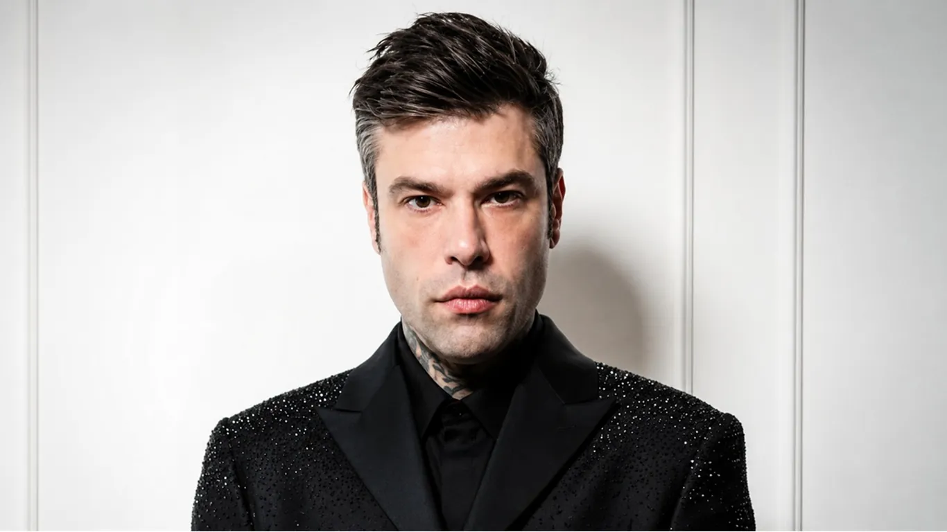 Fedez lascia l'ospedale: dimesso dopo gli episodi di sanguinamento, ora torna dalla sua famiglia