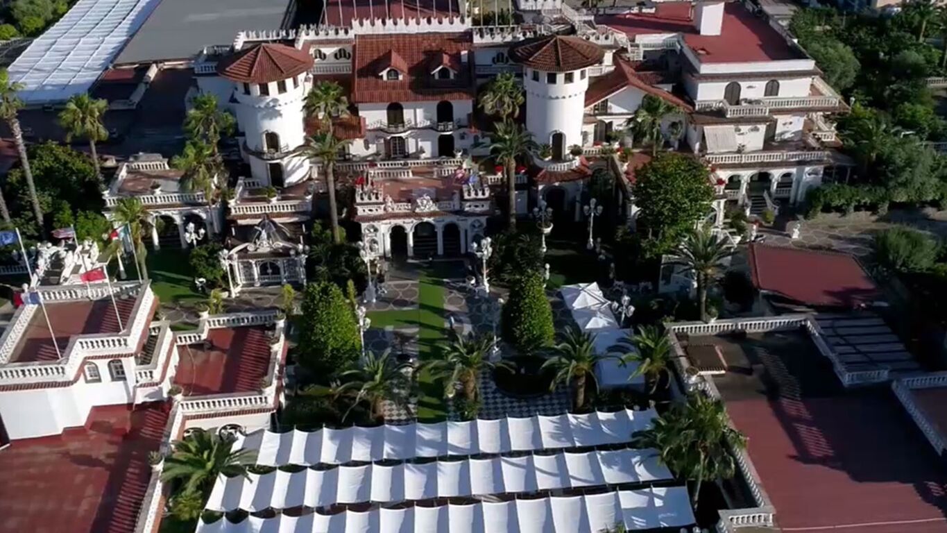 Grand Hotel La Sonrisa, scatta il sequestro dei locali commerciali: via allo sgombero forzato