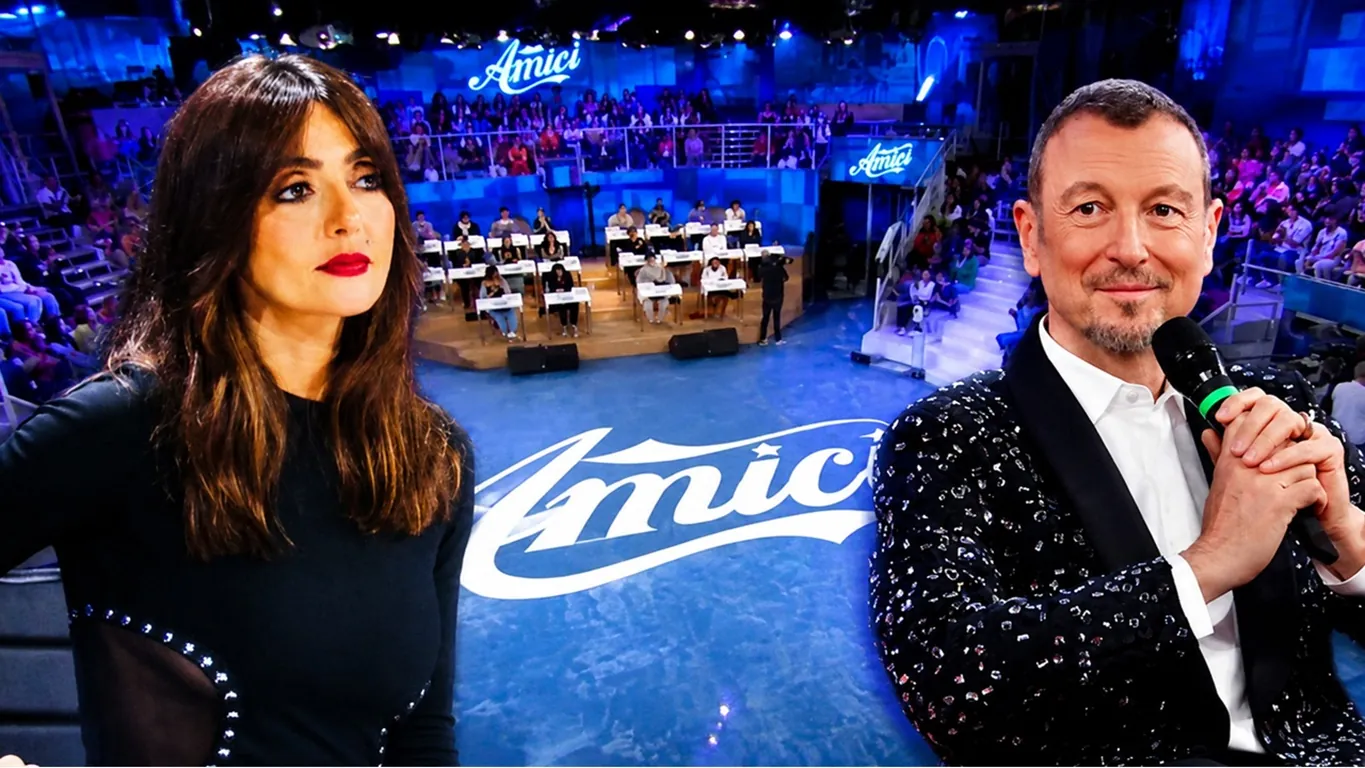 Amici, doppio colpo di Maria De Filippi? Ambra Angiolini e Amadeus in pole per la cattedra