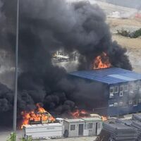 No Tav, assalto al cantiere in Val di Susa. Chiusa autostrada A32. Meloni: "Attacco allo Stato"