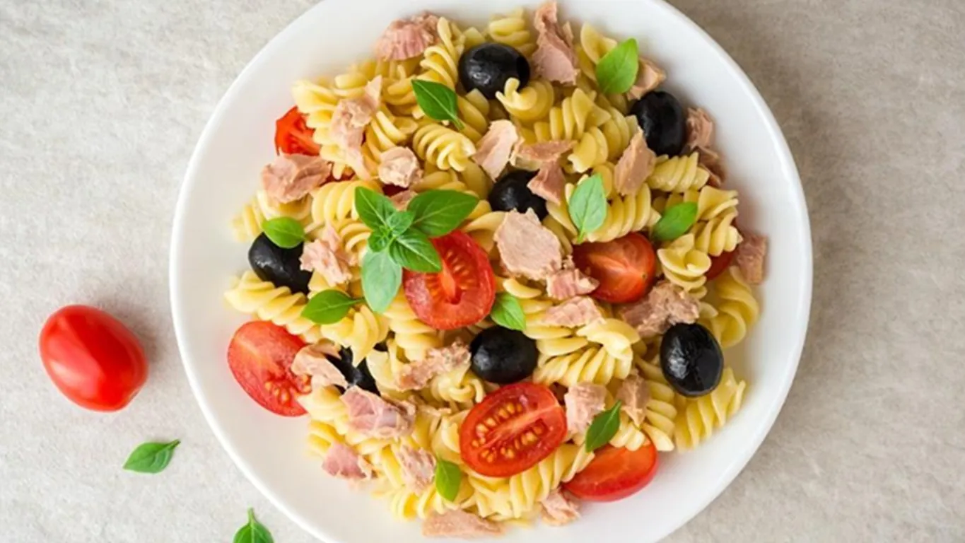 Ricetta del giorno: Pasta fredda mediterranea con tonno, limone e olive