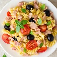 Ricetta del giorno: Pasta fredda mediterranea con tonno, limone e olive