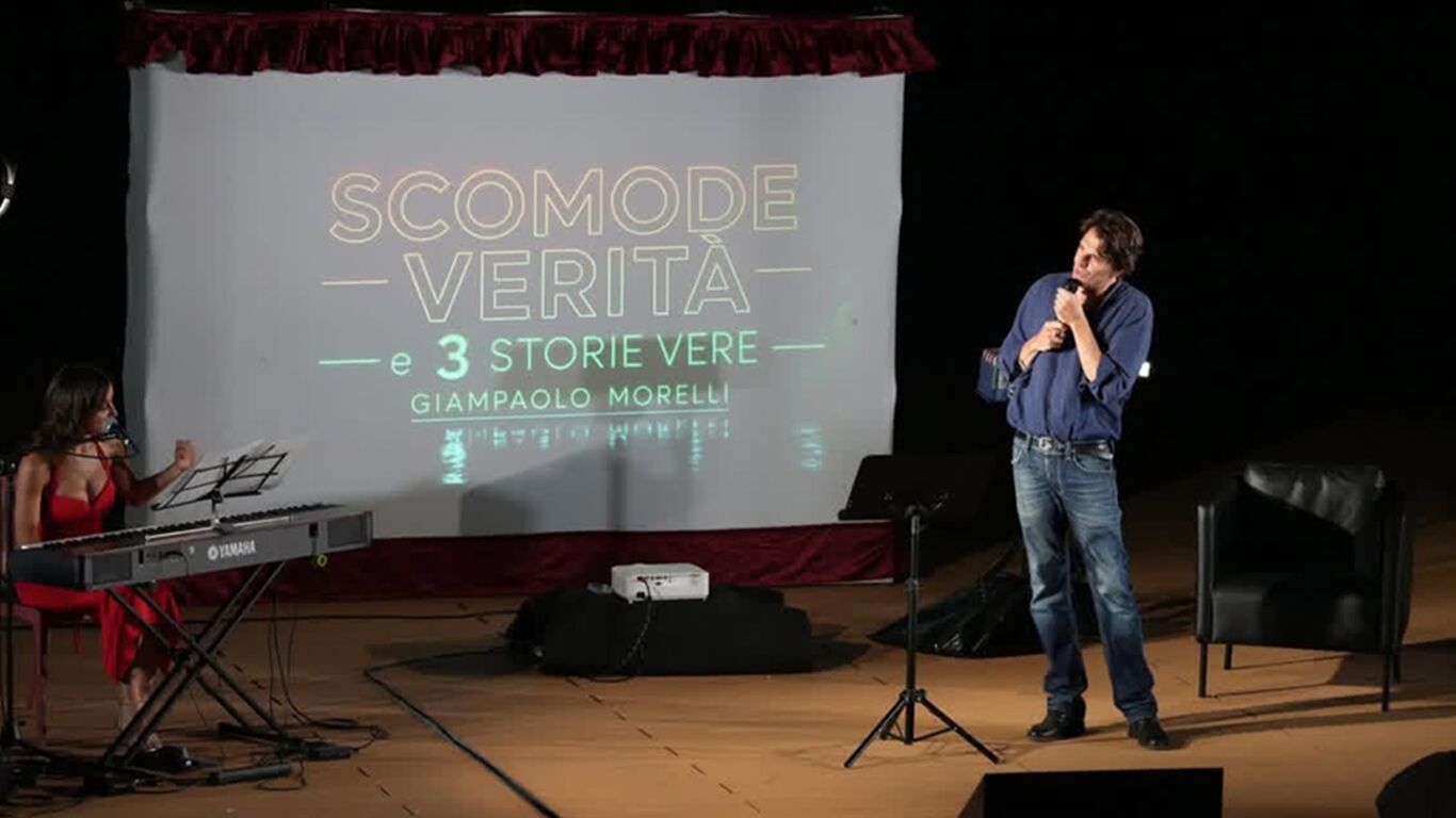 Giampaolo Morelli incanta Villa Bruno con "Scomode verità e 3 storie vere"