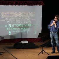 Giampaolo Morelli incanta Villa Bruno con "Scomode verità e 3 storie vere"
