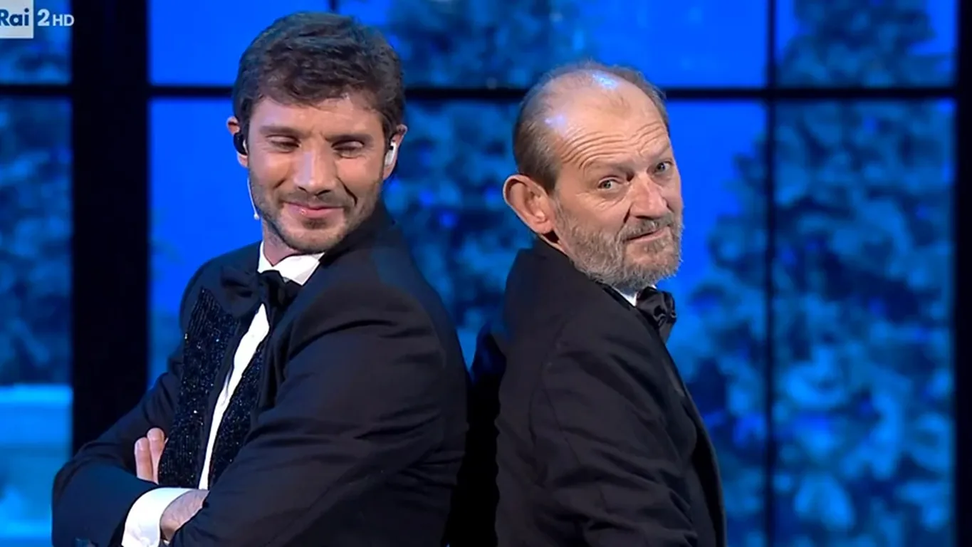 Stefano De Martino riceve il premio dedicato al padre Enrico: "Non ne riceverò uno più bello"
