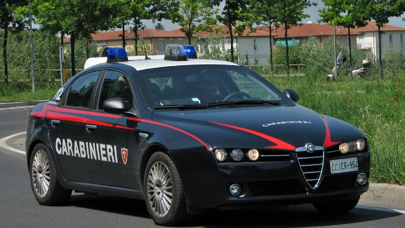 Torre del Greco, tenta di entrare in casa di una donna: arrestato 32enne