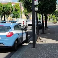 Maltrattava e minacciava l'ex compagna, poi spara colpi a salve davanti a casa: ai domiciliari