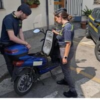 Sequestrati in tutta Italia migliaia di scooter illegali: venivano venduti come bici elettriche