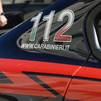 Minaccia l'ex e semina il terrore: aggredisce i genitori, la sorella e l'ex suocero, arrestato 25enne