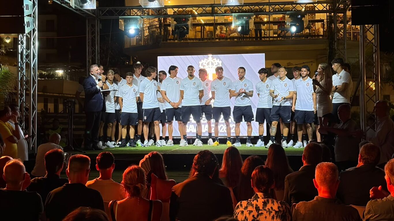 Torre Annunziata abbraccia il nuovo Savoia: al Rena Nera l'entusiasmo dei tifosi per la squadra della Serie C