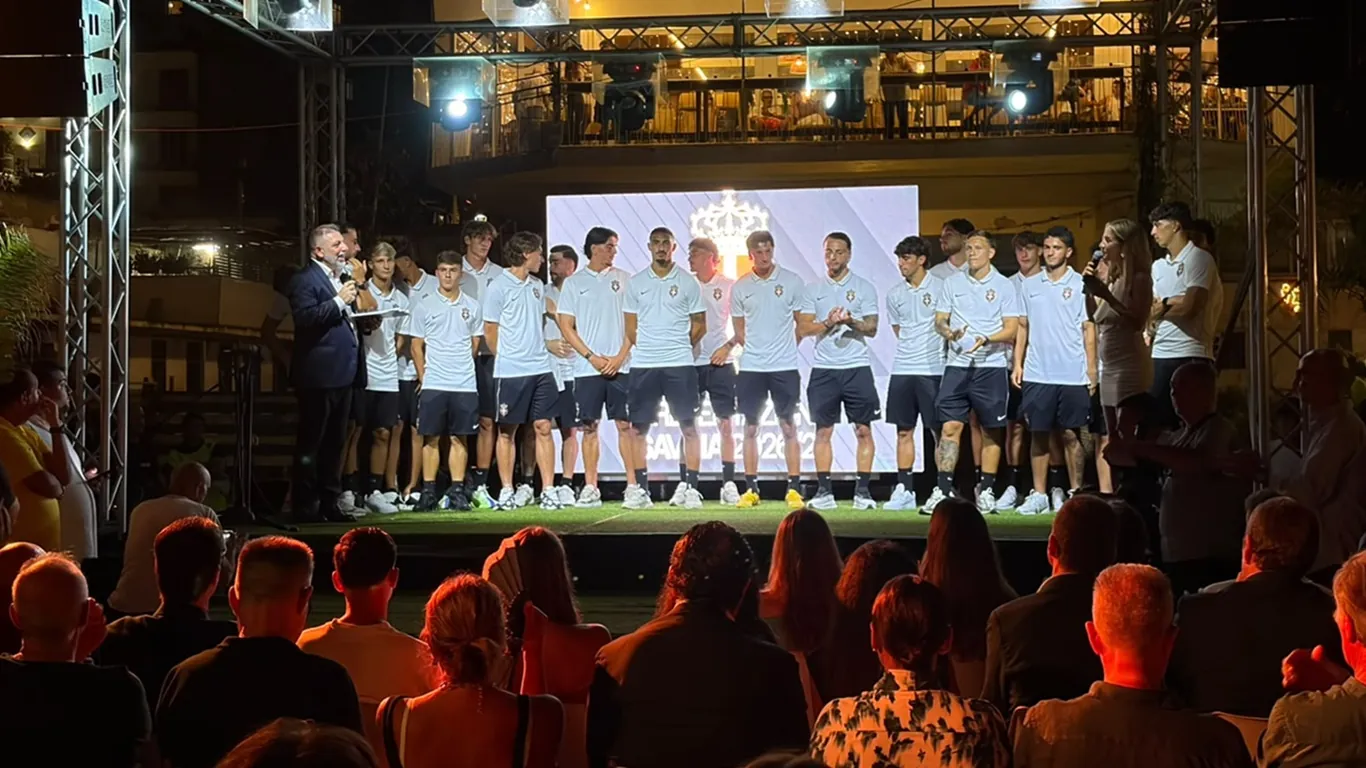 Torre Annunziata abbraccia il nuovo Savoia: al Rena Nera l'entusiasmo dei tifosi per la squadra della Serie C