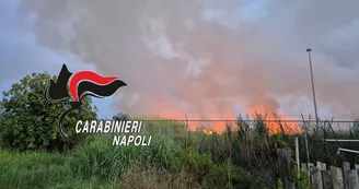 Pozzuoli, incendia sterpaglie e provoca un rogo di 7 ettari: arrestato 52enne