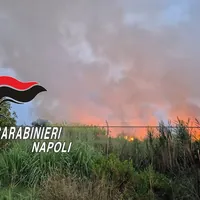 Pozzuoli, incendia sterpaglie e provoca un rogo di 7 ettari: arrestato 52enne