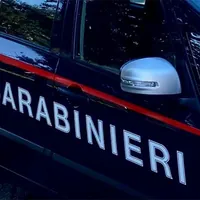 Finge di avere la pistola per non pagare l'affittacamere: denunciato 28enne