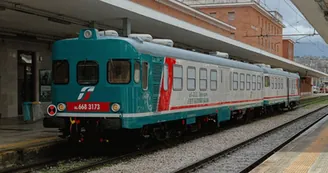 Lavori sulla linea ferroviaria, stop ai treni tra Torre Annunziata e Nocera: le date e gli autobus sostitutivi