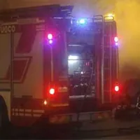 Torre del Greco, incendio nella notte in via Lamaria: evacuate 35 persone