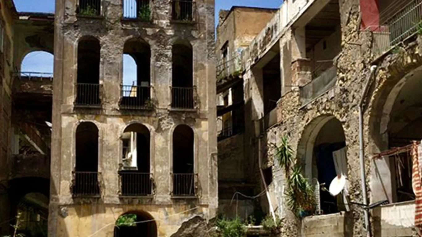 Torre Annunziata, Palazzo Fienga arriva alla Camera: Franco Mari chiede di sospendere la demolizione