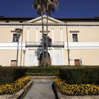 Torre del Greco, incendio in via Lamaria: tutti gli sfollati sistemati tra hotel, struttura protetta e familiari