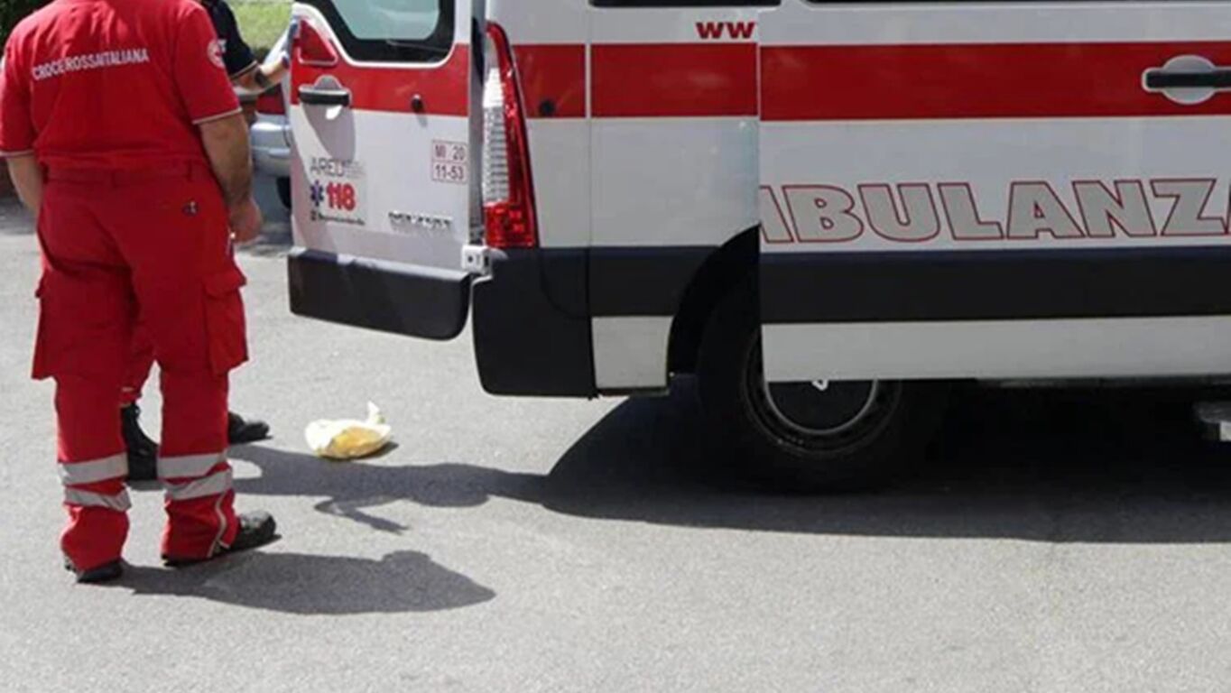 Portici, zia e nipote trovati morti in casa: nessun segno di violenza, il giallo resta aperto