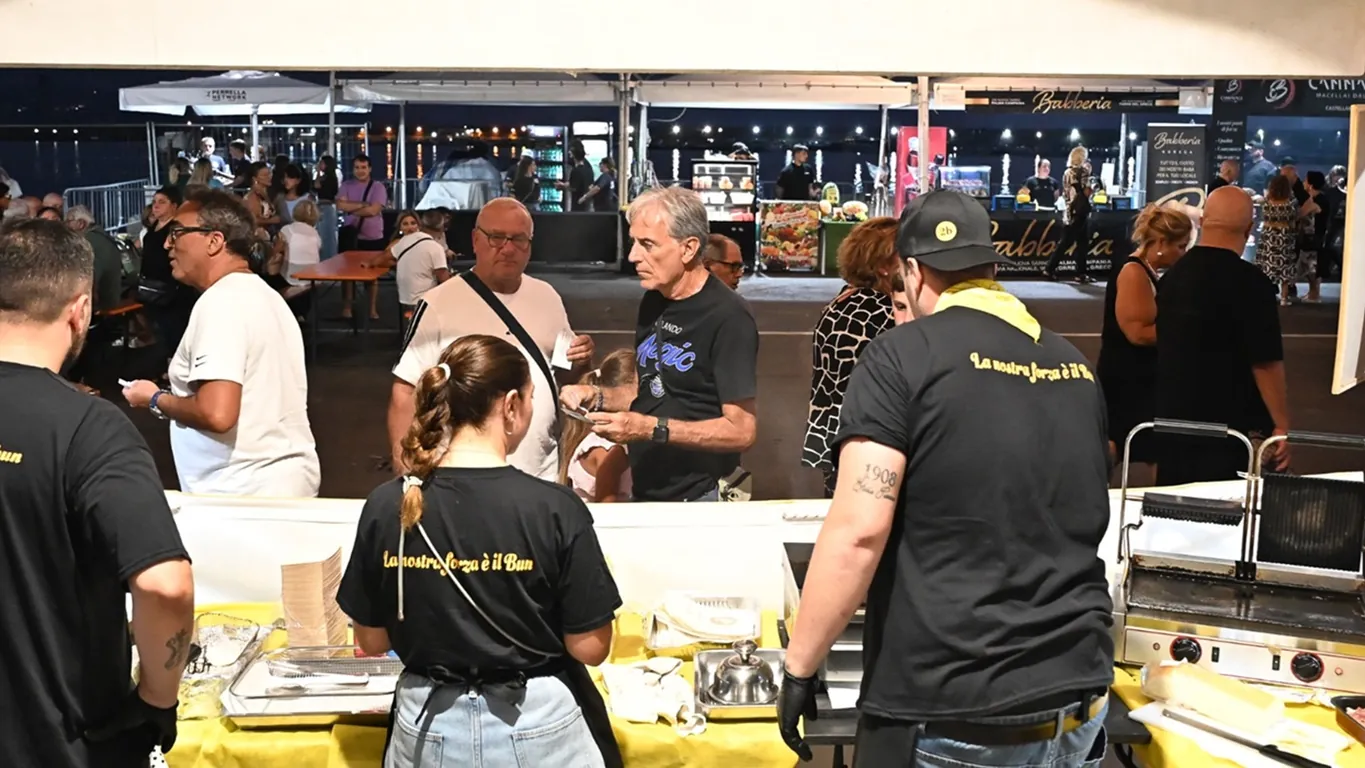 Porto Food Fest, a Torre Annunziata tre serate tra gusto, musica e spettacolo