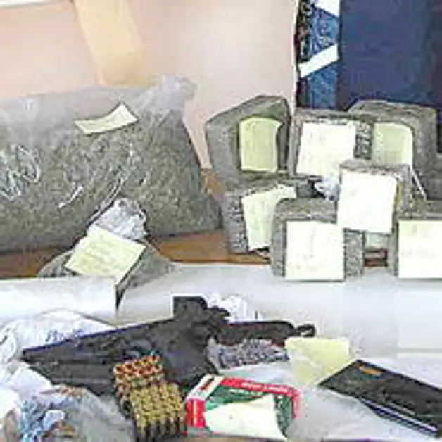 Armi e droga, in manette due uomini ed una donna
