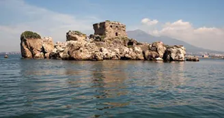 Torre Annunziata, Scoglio di Rovigliano in vendita: Mazzella porta il caso in Senato