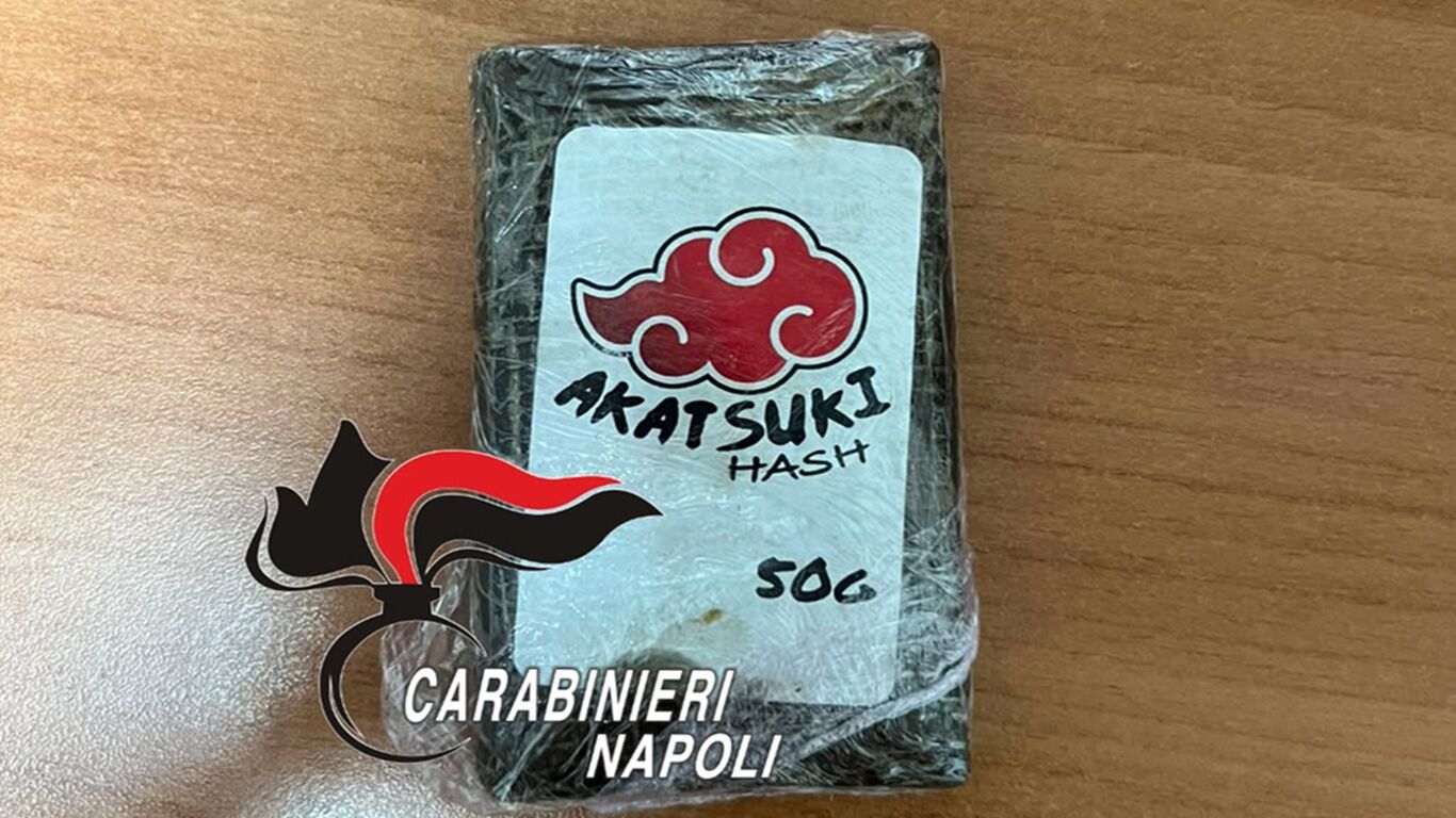 Napoli, droga “griffata” con l'anime Naruto: pusher incensurato arrestato a Capodimonte