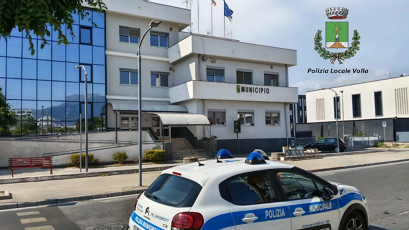 Auto con targa polacca per risparmiare su bollo e assicurazione: scattano i controlli a Volla