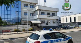 Auto con targa polacca per risparmiare su bollo e assicurazione: scattano i controlli a Volla