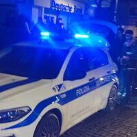 Torre del Greco, agenti della Municipale aggrediti a colpi di casco: 41enne ai domiciliari