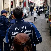 Torre del Greco, agenti della Municipale aggrediti a colpi di casco: arresto convalidato