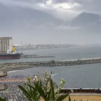Torre Annunziata, violento nubifragio sul litorale: bagnanti in fuga e Circumvesuviana in tilt