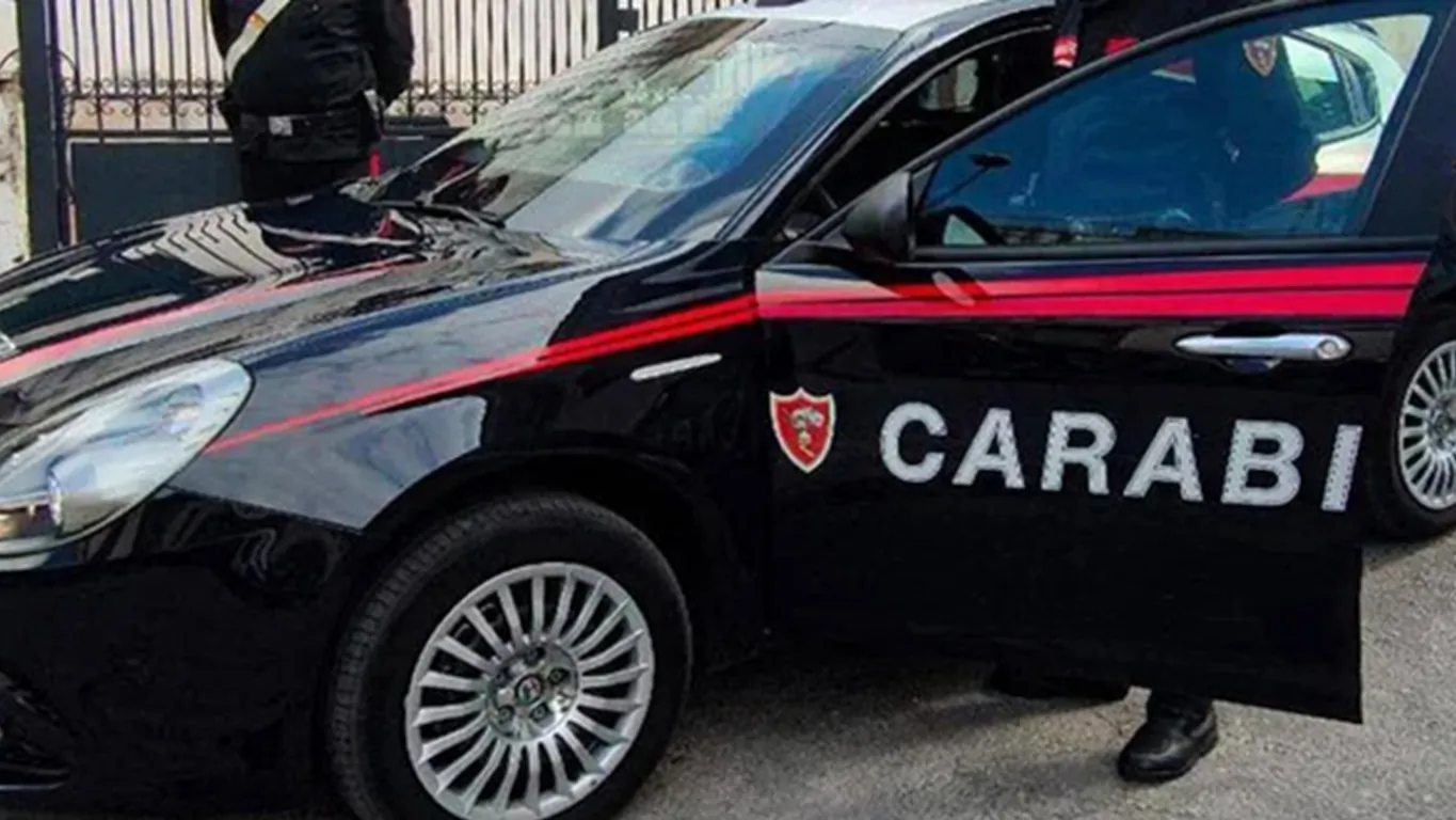 Trani, accoltellato durante rissa tra giovani in piazza: morto 18enne