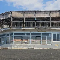 Torre del Greco, storico ristorante sul litorale senza concessione: sequestrati 1.400 metri quadrati